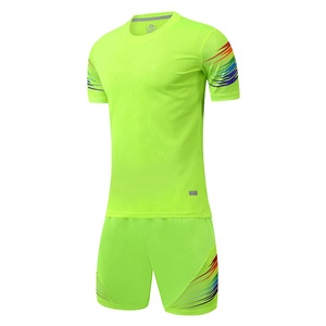 Maillot de football blanc pour homme avec imprimé manches arc-en-ciel et ensemble short noir, design respirant et coupe athlétique toutes saisons - Product Image 5