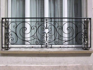 Rampe de balcon traditionnelle en fer forgé ; assemblage DIY, résistante à la rouille pour usage extérieur. - Product Image 5