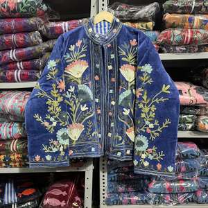 Chaqueta de terciopelo con bordado floral, cuello mandarín, manga larga, estilo Prairie Chic para mujer, diseño hecho a mano - Product Image 3