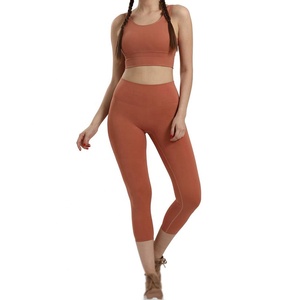 Ensemble de yoga couleur unie sans couture, haut court taille mi-haute et leggings longs 2 pièces, respirant, écologique, en Spandex/Nylon - Product Image 1