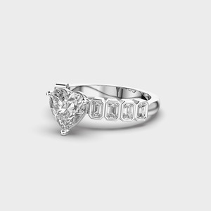 Anillo de Compromiso Clásico de Oro Blanco de 14K con Diamantes Totales de 3.20 CT, Diamante Cultivado en Laboratorio en Forma de Corazón, Engaste de Bisel con Piedras Laterales de Corte Esmeralda - Product Image 3
