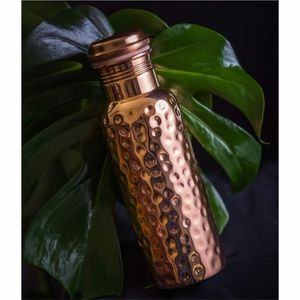 Botella de Agua de Cobre Puro Hecha a Mano de 1000 ml - Recipiente de Cobre Martillado con Beneficios Ayurvédicos para la Salud - Botella Deportiva a Prueba de Fugas para Yoga y Gimnasio - Product Image 5