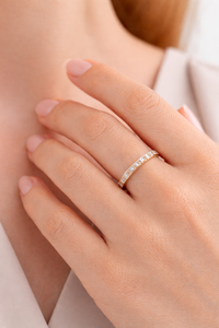 แหวนแต่งงานแบบครึ่งวงกลมประดับเพชรทรงบาแกตต์เพาะเลี้ยงเคลือบทอง 10K พร้อมใบรับรอง IGI ขนาด 3 มม. แบบฝังช่องสำหรับสวมซ้อนกัน - Product Image 6