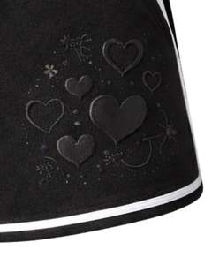 กางเกงขาสั้นผ้าฟลีซพิมพ์ลายหัวใจผู้หญิงสีดำแบบกำหนดเอง พร้อมขอบยางยืดสีขาว ชุดลำลองฤดูร้อนสำหรับพักผ่อน ผู้ผลิตตามสั่ง OEM - Product Image 5