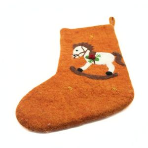 Chaussette de Noël artisanale en feutre de laine marron écologique avec motifs personnalisables - Décoration suspendue pour les fêtes - Product Image 3