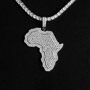 Colgante de mapa de África con incrustaciones de diamantes |    Colgante del Continente Africano |    Joyería Hip Hop de Acero Inoxidable para Hombre - Product Image 1