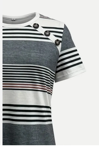 Camiseta de mujer con estampado de rayas y elegante detalle de botones, manga corta - Product Image 4