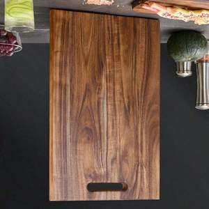 Tabla de cortar rectangular de resina con orificio para colgar, diseño de veta de madera marrón, 1.5 cm de grosor, apta para lavavajillas - Product Image 4