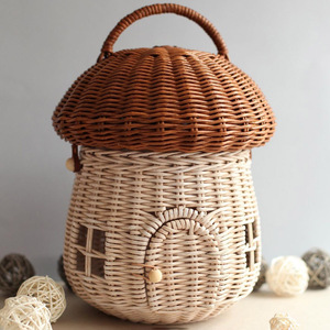 Preciosos bolsos de mano de ratán para niños, cestas de la más alta calidad con forma de casa y puerta abrible. - Product Image 6