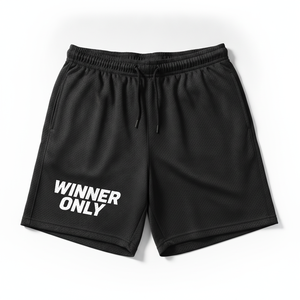 กางเกงขาสั้นโพลีเอสเตอร์แห้งเร็วสีดำสำหรับผู้ชาย พิมพ์ลาย Winner Only ด้านหน้า เอวยางยืดพร้อมเชือกผูก สไตล์ลำลองแบบสปอร์ต - Product Image 1