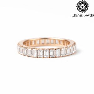 Anillo de compromiso y eternidad de plata con moissanita talla cojín, engaste de puntas, estilo clásico, unisex, certificado IGI de Charm Jewells - Product Image 2