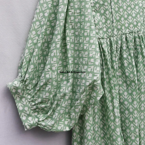 Belle robe en coton à motifs floraux, imprimée à la main, pour un usage décontracté. - Product Image 4