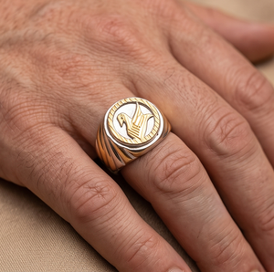 DIVYORO Anillo de cisne clásico chapado en oro de dos tonos para hombre, para ocasiones festivas y uso diario - Product Image 3