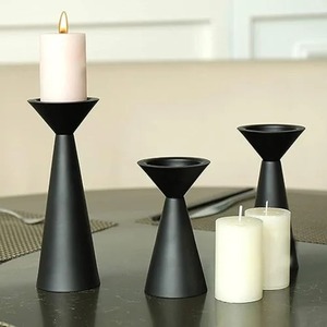 Porte-bougie design de forme artistique avec structure durable, parfait pour la décoration de luxe, la mise en scène d'événements et une présentation accrocheuse - Product Image 1