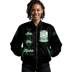 Chaqueta Universitaria Personalizada Iota Phi Lambda para Mujer, Chaqueta Bomber con Letras Negras, Escudo, Número y Año de la Hermandad - Product Image 1