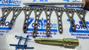 Placas de bloqueo volar de ángulo variable para radio distal de titanio grado 5, 2-5 orificios y tornillos de 2.7mm, 79 piezas ORTO ZE ORZ-OP-00013 - Product Image 1
