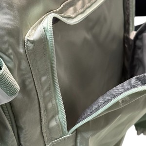 Mochila ligera de poliéster de 30-40L con múltiples bolsillos y solapa - Product Image 3