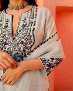 ชุดสัลวาร์ คามีซ ดีไซน์เนอร์ปี 2026 ปักดิ้นลายตัดกันอย่างสวยงาม คุर्ติทรงตรงผ้าออร์แกนซ่า ผ้าคลุมไหล่แบบดูปัตตา เหมาะสำหรับงานเทศกาลรอมฎอน อีด และงานปาร์ตี้ - Product Image 4