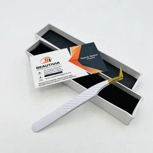 Pinzas Profesionales para Extensión de Pestañas de Volumen Ruso con Logotipo Grabado Personalizado, Pinzas de Acero Inoxidable con Punta, Duraderas, de Cuero - Product Image 6