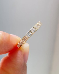 Bague empilable en or jaune massif 14 carats cultivé en laboratoire, 2 carats au total, taille émeraude, sertie clos, demi-éternité, pour mariage et anniversaire - Product Image 4
