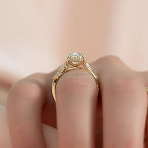 Anillo de Compromiso/Boda con Diamante Blanco Cultivado en Laboratorio IGI/GIA, Oro Amarillo de 14k, Corte Ovalado, Unisex, para Aniversario, Fiestas, Regalo - Product Image 3