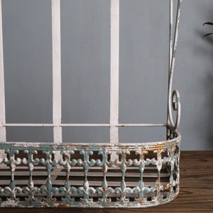 Soporte de Metal Galvanizado Vintage de Dos Niveles para Flores Artificiales, Macetero Decorativo de Escritorio, Estilo Rústico, Uso en Interiores - Product Image 5