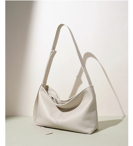 Bolso Hobo Minimalista de Cuero Genuino para Mujer, Textura Suave, Correa de Hombro Única, Parte Superior Abierta, Uso Diario - Product Image 3