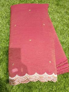 Tissu organza luxueux bleu nuit effet froissé avec une lueur subtile et des plis distinctifs et durables - Product Image 2