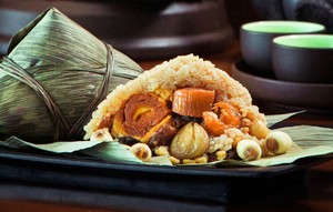 ขนมข้าวเหนียวทรงปิรามิดขนาดเล็กคุณภาพส่งออก (ขนมเวียดนามแบบดั้งเดิม) จากผู้ค้าส่งชาวเวียดนาม - Product Image 1