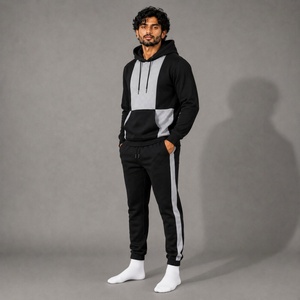 Ensemble de survêtement pour homme noir et gris clair avec sweat à capuche et pantalon de jogging à empiècements latéraux pour le streetwear - Product Image 4
