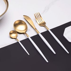 Ligne de couverts contemporains pour une présentation culinaire raffinée et un approvisionnement mondial en gros - Product Image 3