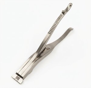 Acier inoxydable de qualité supérieure, ce répartiteur à trois dents de 9 pouces est doté de mâchoires dentelées à action à ressort sécurisée. - Product Image 1