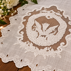 Camino de Mesa de Lino Bordado con Cresta Floral Vintage, Camino de Mesa de Encaje Calado de Lujo con Borde Festoneado, Decoración para Bodas y Festividades - Product Image 4