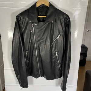 Blouson en cuir noir pour homme, style motard, qualité classique, coupe moderne, design personnalisé haut de gamme, nouveau modèle, blouson en cuir professionnel pour la conduite - Product Image 2