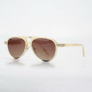 Gafas de Sol Redondas de Cuerno de Búfalo, Material Artesanal Natural, Montura Orgánica Pulida, Hechas a Mano, HASAN CRAFT HC-0001, de Uttar Pradesh - Product Image 2