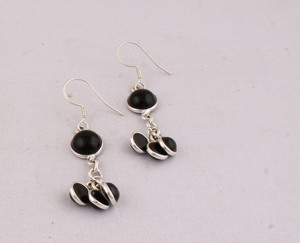 Vente en gros de boucles d'oreilles pendantes en argent sterling 925 avec onyx noir, pierres précieuses naturelles, boucles d'oreilles pendantes pour femmes, bijoux faits à la main, cadeau - Product Image 1