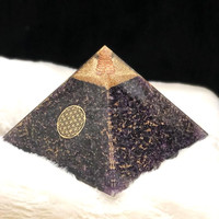 Pyramide d'Orgone en Agate Améthyste Faite à la Main de Qualité Supérieure 20cm, Écologique, pour Guérison par les Cristaux, Méditation et Décoration Intérieure (Vente en Gros)