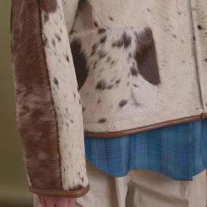 Veste en cuir véritable de vache à poils, texture naturelle authentique, matière souple et tannée, confortable, chaude, vêtement d'extérieur tendance - Product Image 4