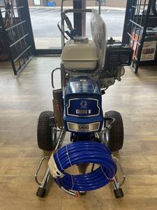 Pistolet de pulvérisation sans air à gaz G-MAX II 5900 Pro-Contractor Series, très demandé, et ciseaux à cheveux - Product Image 2