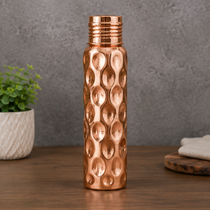 Elegante y moderno juego de bolsas para botellas de cobre sólido con diseño ovalado y texturizado, para uso en el hogar, viajes y fiestas. - Product Image 3