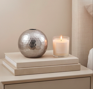 Elegante Florero de Metal Plateado con Diseño Geométrico y Acabado Brillante, Perfecto para la Mesa de la Sala de Estar o para Uso Festivo - Product Image 4