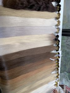 ต่อผมแบบเคราตินปลายผมตรงธรรมชาติ ผมหยักศก ราคาโรงงานขายส่ง สีบลอนด์เย็น สีน้ำตาล 50 ซม. ถึง 70 ซม. - Product Image 4