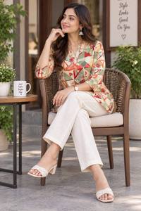Ensemble décontracté pour femmes, kurta en coton imprimé avec pantalon beige, coupe ample, style Inde Pakistan, vêtements d'été - Product Image 2
