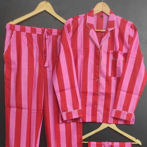 ชุดนอนผ้าฝ้ายอินเดียลายทาง ชุดนอนผ้าฝ้ายแท้ ชุดนอนลายดอกไม้ สำหรับใช้ในโรงแรม ของขวัญสำหรับเธอ - Product Image 1