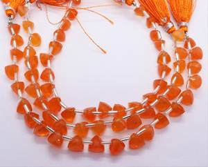 ลูกปัดคาร์เนเลียนทรงพีระมิดเหลี่ยมเพชรพลอยขนาด 6-7 มม. ลูกปัดพลอยคาร์เนเลียนรูปสามเหลี่ยม 7 นิ้ว ลูกปัดคาร์เนเลียนธรรมชาติสำหรับทำเครื่องประดับ - Product Image 1