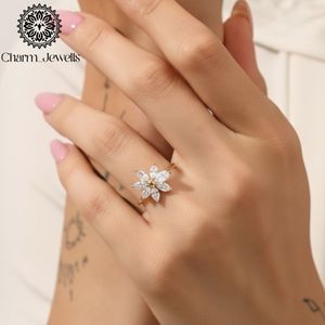 Bague de fiançailles en argent Charm Jewells avec moissanite taille coussin, plaqué or 18 carats, sertie à griffes, style classique et romantique pour femme - Product Image 6