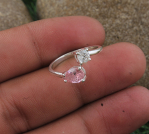 Anillo de Lujo Chapado en Oro Rosa con Circonita Cúbica Rosa Brillante - Joyería Chapada en Oro de Alta Calidad - Product Image 2