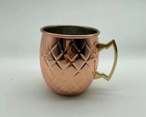 Mug en cuivre classique avec poignée, vaisselle en cuivre pur, parfait pour servir de la bière, de l'eau, pour la maison, le bar et les repas, provenant d'Inde. - Product Image 6