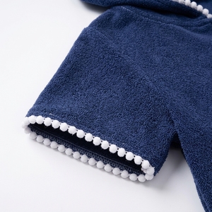 Robe de bain à capuche 100 % polyester pour filles, sans manches, fermeture éclair frontale, séchage rapide, mini, mignonne, pour la plage et la piscine, avec logo personnalisé - Product Image 5