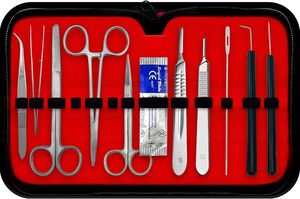 Juego de 13 Piezas de Instrumentos Quirúrgicos Menores Básicos, Incluye Pinzas, Tijeras, Portaagujas, Caja de Esterilización de Acero Inoxidable con Tapa - Product Image 4